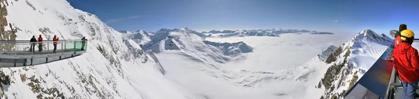Panorama resort lyžování v rakouských Alpách — Stock fotografie
