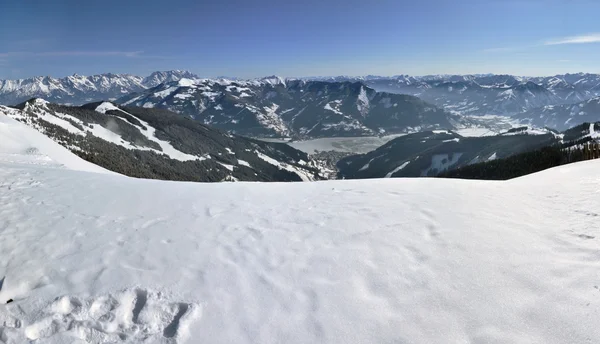Panorama da estância de esqui nos Alpes Austríacos — Fotografia de Stock
