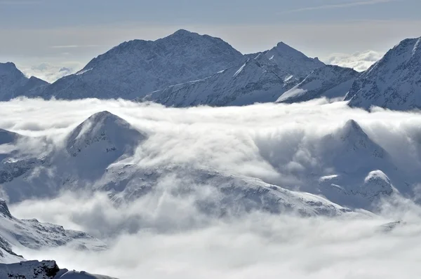 Zimní pohled z kitzsteinhorn vrchol lyžařského střediska, Rakouské Alpy — Stock fotografie
