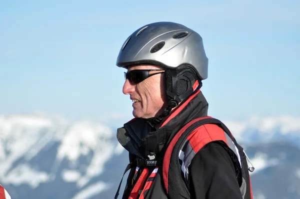 Freeride Skifahrer genießen Afterparty in den Alpen, Österreich — Stockfoto