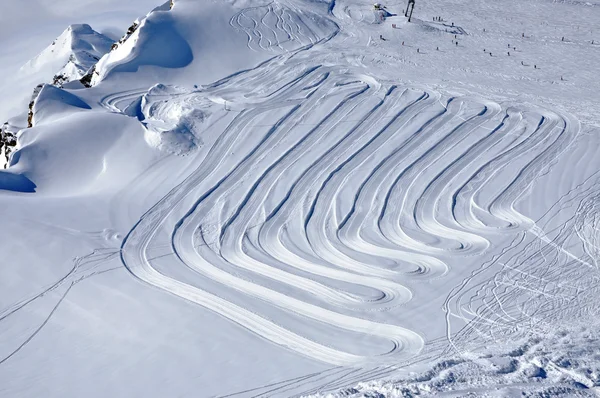 Inclinações em Kitzsteinhorn estância de esqui perto de Kaprun, Alpes austríacos — Fotografia de Stock