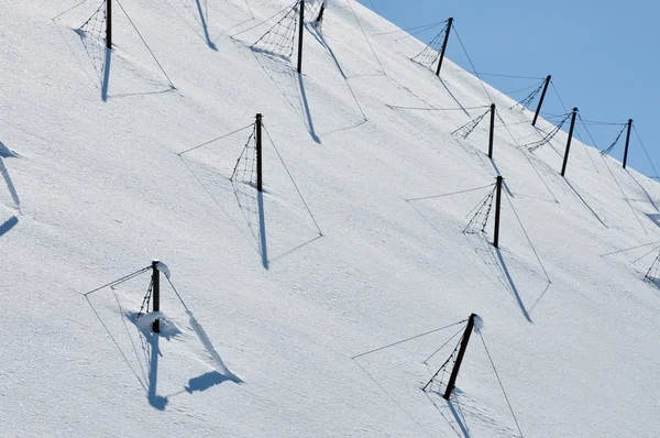 在奥地利阿尔卑斯山的雪崩保护 — 图库照片