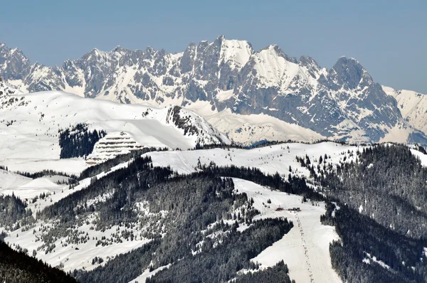 Invierno en Zell am See estación de esquí, Alpes austríacos —  Fotos de Stock