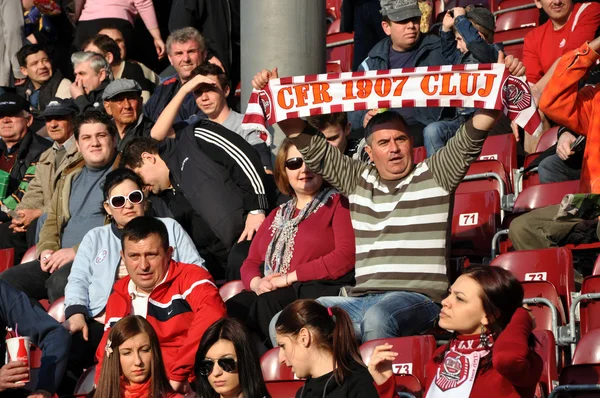 Υποστηρικτές της Κλουζ, Ρουμανία σε ένα παιχνίδι ποδοσφαίρου — Φωτογραφία Αρχείου