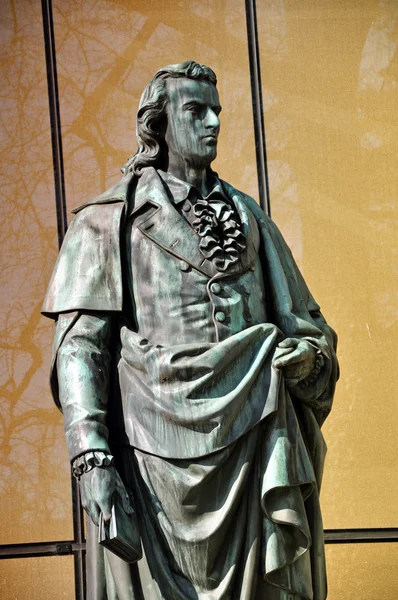 Het standbeeld van friedrich von schiller in salzburg, Oostenrijk — Stockfoto