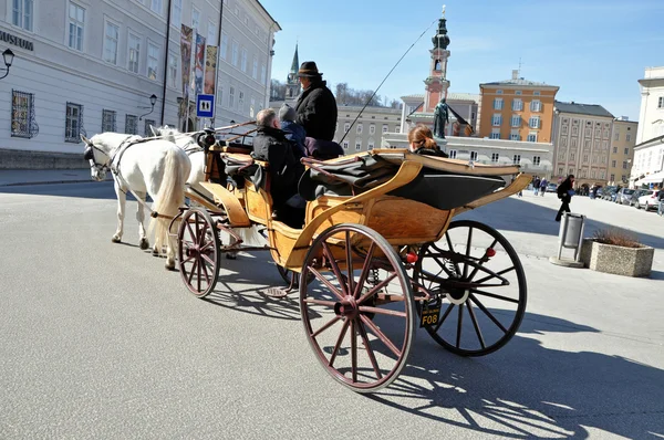 stock image Horse driven carriage with tourists in Salzburg, Austria