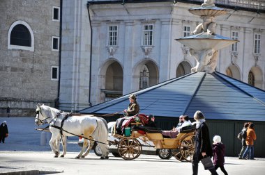 at arabası turistler de salzburg, Avusturya ile tahrik