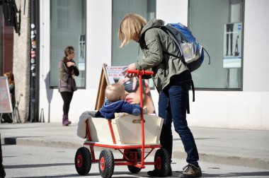 turistler için tarihi Salzburg Merkez