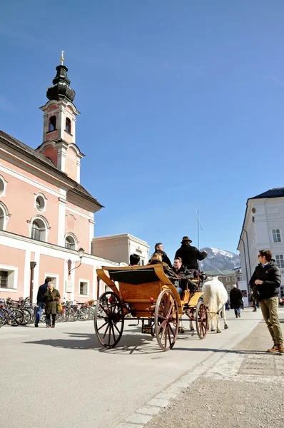 stock image Horse driven carriage with tourists in Salzburg, Austria