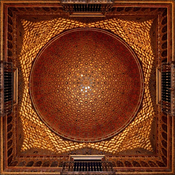 Золотой купол комнаты Амбассадора — стоковое фото