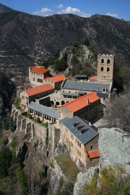 Saint Martin du Canigou clipart