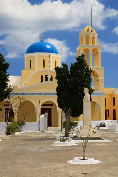 Iglesia griega amarilla —  Fotos de Stock