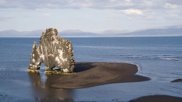 Formazione rocciosa in spiaggia — Foto Stock