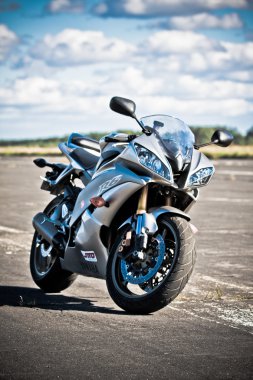 Yamaha R6