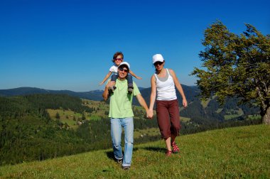 üç onların tatil etkin aile Dağları