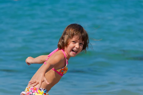 Dítě a moře na pláž prázdniny — Stock fotografie