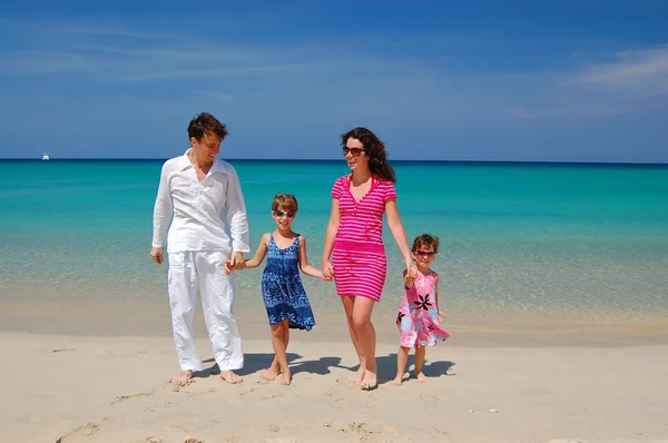 Familjen strandsemester, sommar — Stockfoto