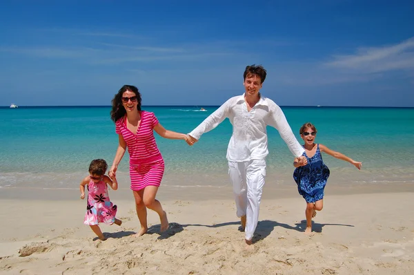 Familie strandvakantie, zomer — Stockfoto