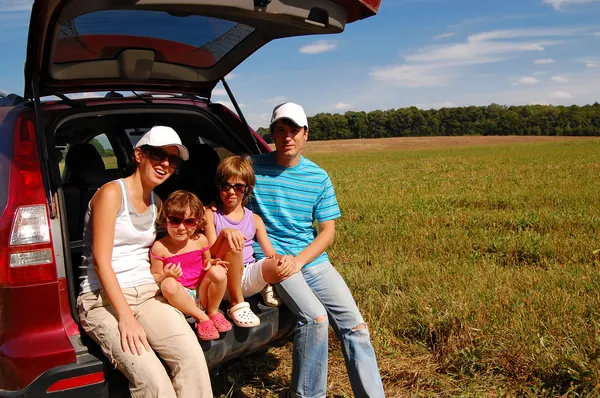 Οικογενειακό αυτοκίνητο ταξίδι στις καλοκαιρινές διακοπές — Φωτογραφία Αρχείου