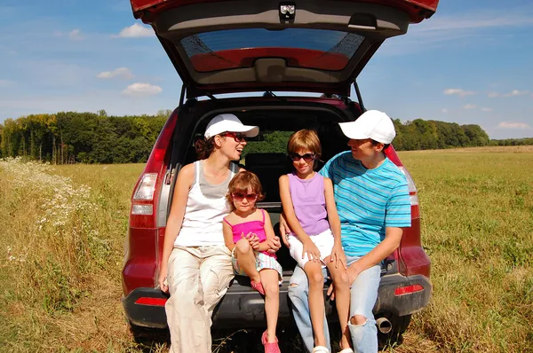 Viagem de carro de família em férias de verão — Fotografia de Stock