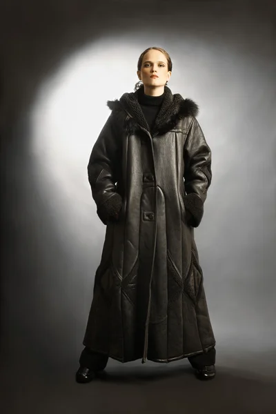 Manteau en peau de mouton vêtements d'hiver mode — Photo