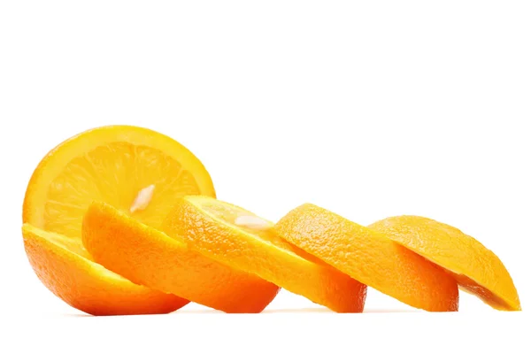 Fructe de portocale tăiate izolate — Fotografie, imagine de stoc