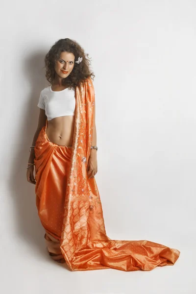 Женщина в индийской национальной одежде . — стоковое фото
