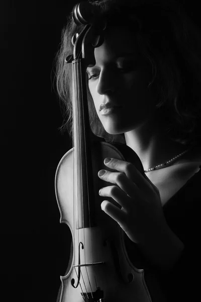 Violinista mujer con violín —  Fotos de Stock