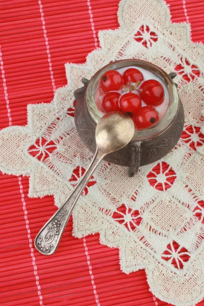 Sweet dessert with berry — Stock Photo, Image