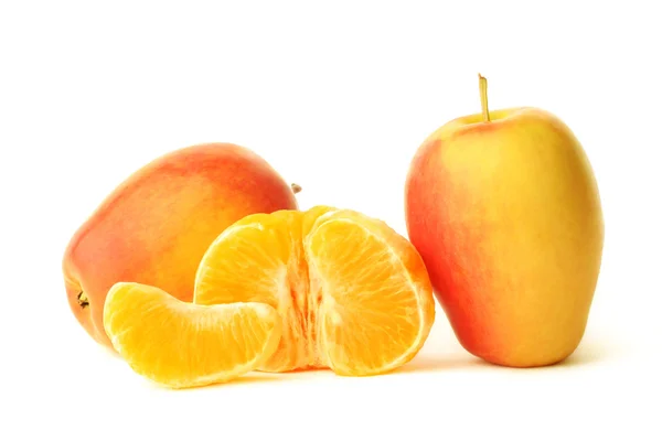 Фруктове яблуко і мандарин — стокове фото
