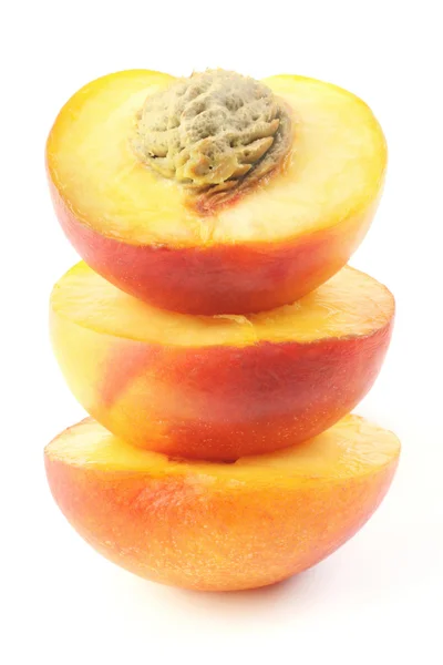 Половина персиков . — стоковое фото