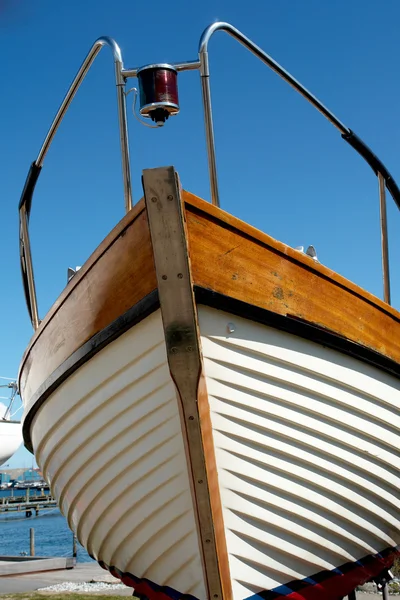 Fören på en trä yacht båt — Stockfoto