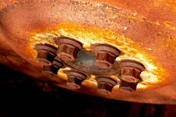 旧生锈螺栓、 螺母和重型螺丝 — 图库照片