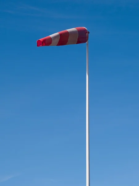 Flughafen-Windsack - vertikales Bild — Stockfoto