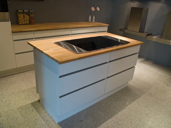 Moderner Stil trendiges Design weiße Küche — Stockfoto