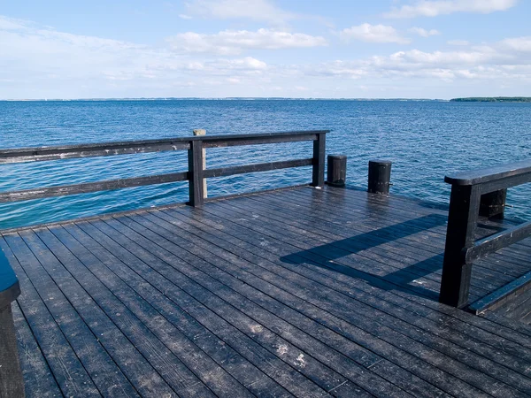 Small wooden jetty dock deck — Stock Photo, Image