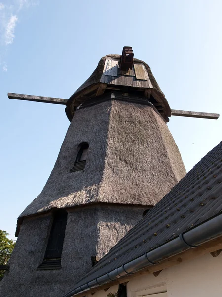 Antiguo molino de viento en Dinamarca — Foto de Stock