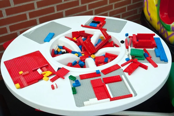 Coloridos bloques de juego de construcción de plástico —  Fotos de Stock