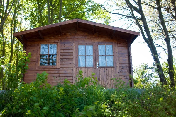 Cabane de chalet en bois classique d'été — Photo