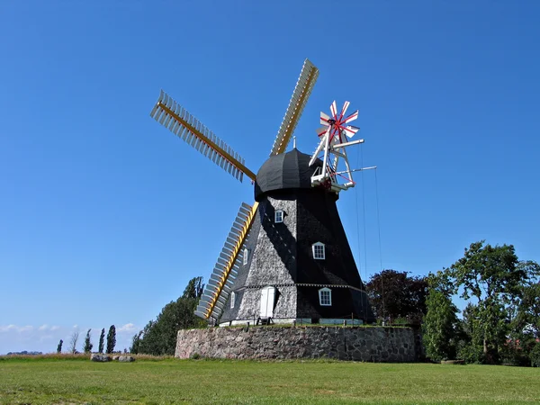 Antiguo molino de viento en Dinamarca — Foto de Stock