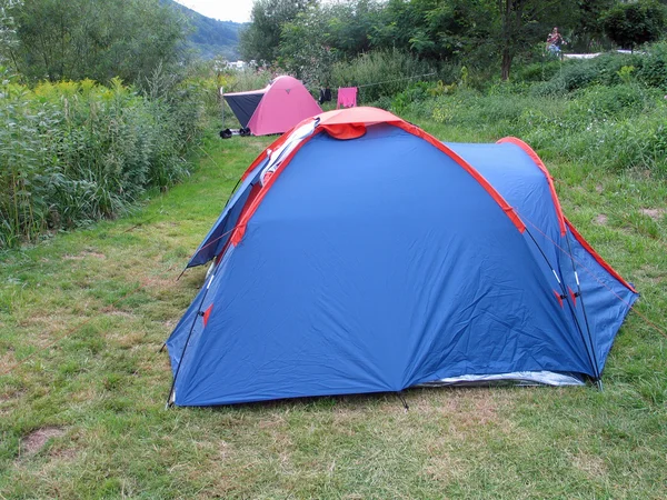 Tenten in een camping site mosel Duitsland — Stockfoto