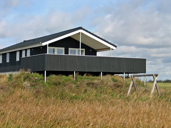Casa de verão de madeira Costa Oeste Dinamarca — Fotografia de Stock