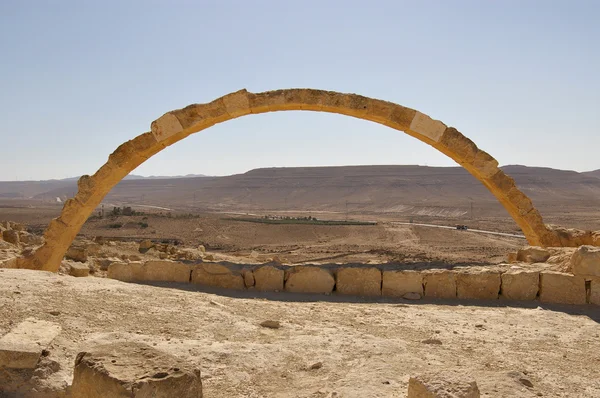 Arc dans une ancienne ville désertique Israël — Photo