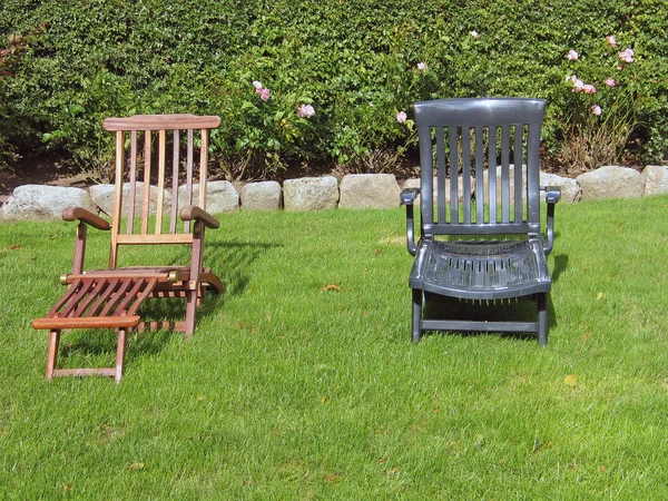 Relaxation garden chairs — Stock Photo, Image