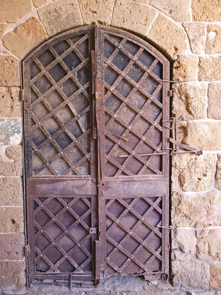 Porta de ferro velha — Fotografia de Stock