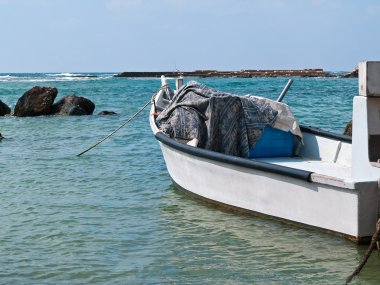 bir port küçük balıkçı teknesi