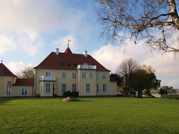 Klassisk traditionell country hotel — Stockfoto