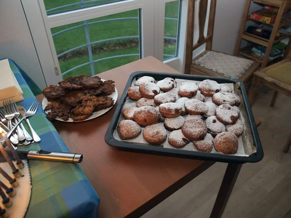 Donut Hanukkah tradicional suganuyot e latkes de batata — Fotografia de Stock