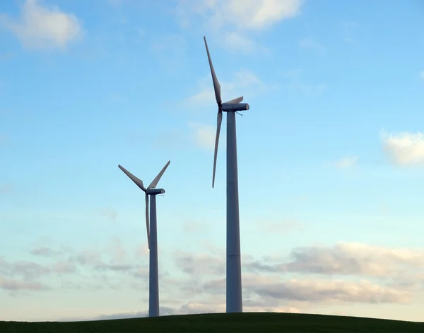 Environmental friendly alternative energy by wind turbines — Stock Photo, Image