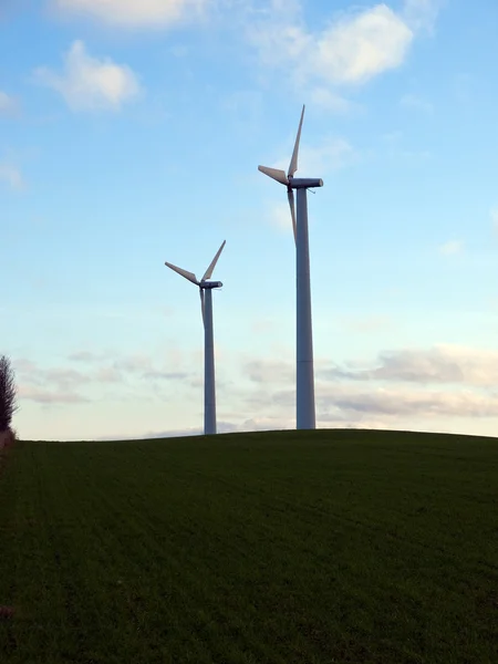 Environmental friendly alternative energy by wind turbines — Stock Photo, Image
